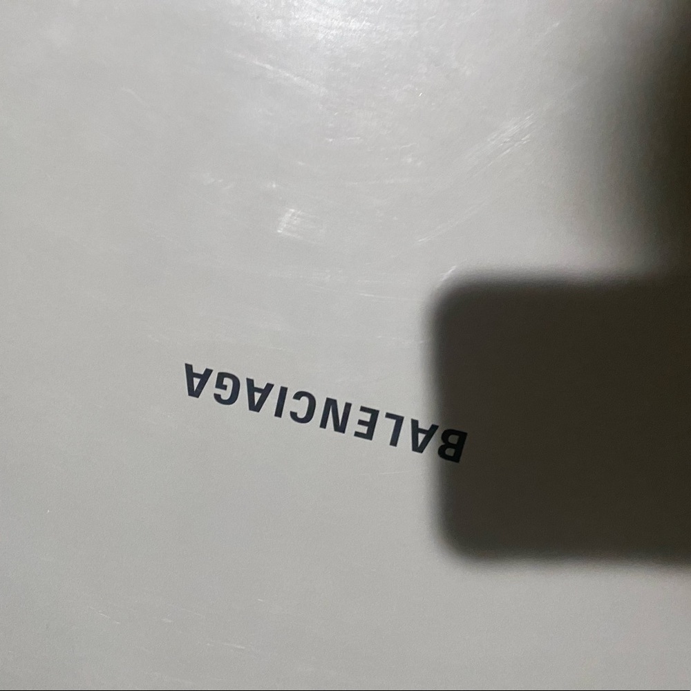 Almost new just been use 3 times for photoshoot receipt and box available - Picture 5 of 5